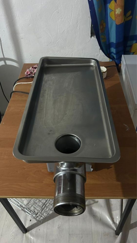 Продам 3 морозильника, и мясорубка все рабочие
