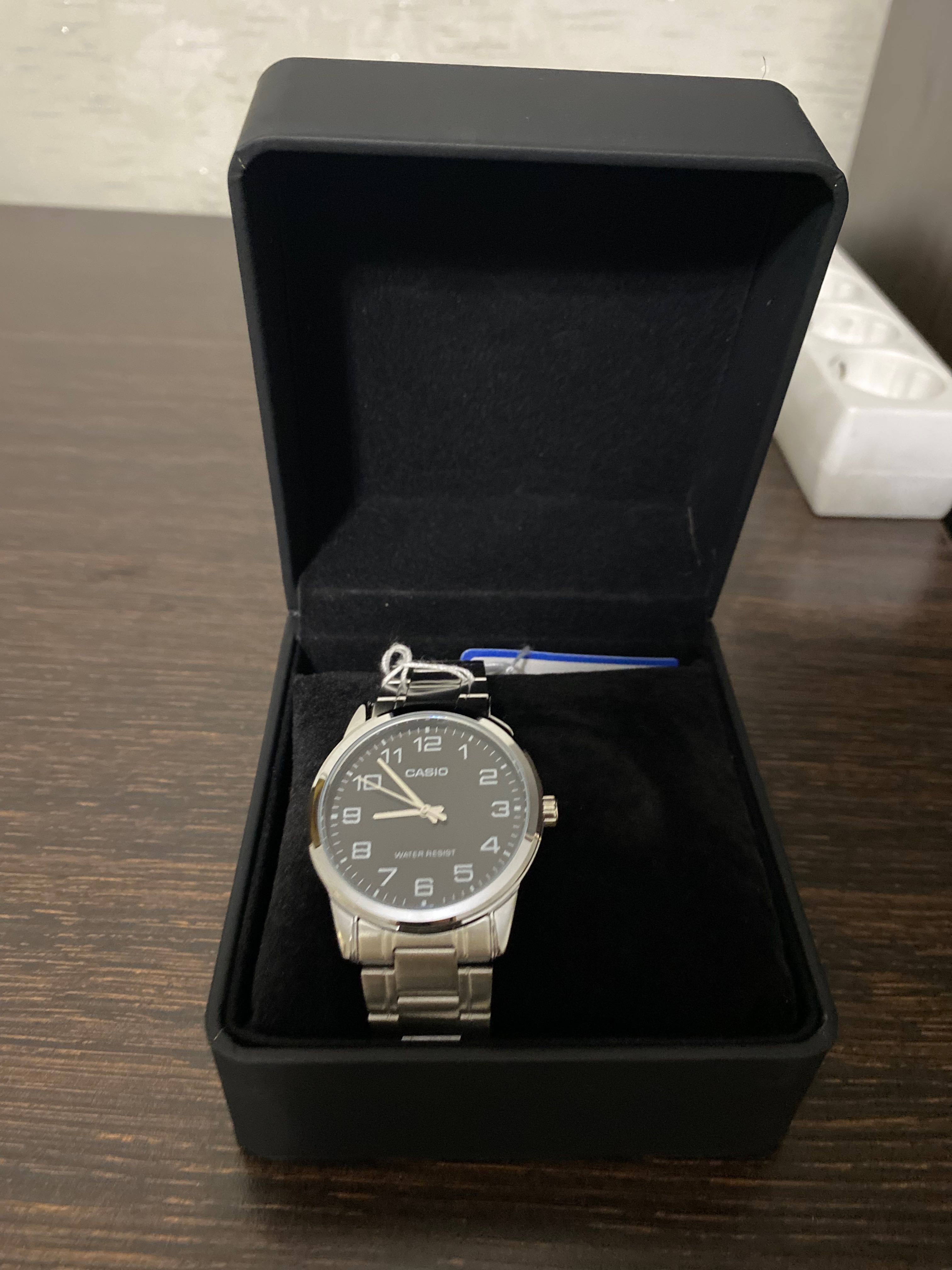 Часы Casio классические , серебристый металлик