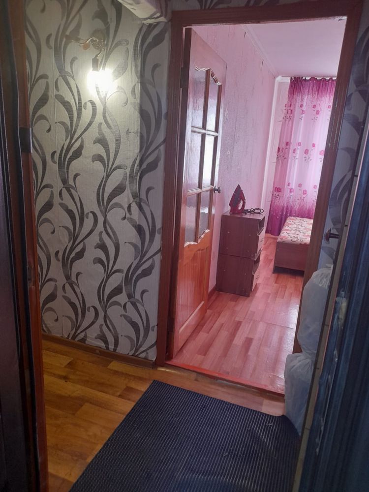 Сдам 2-х комн. кв. в центре , около БЦ Бабас, 4 этаж.