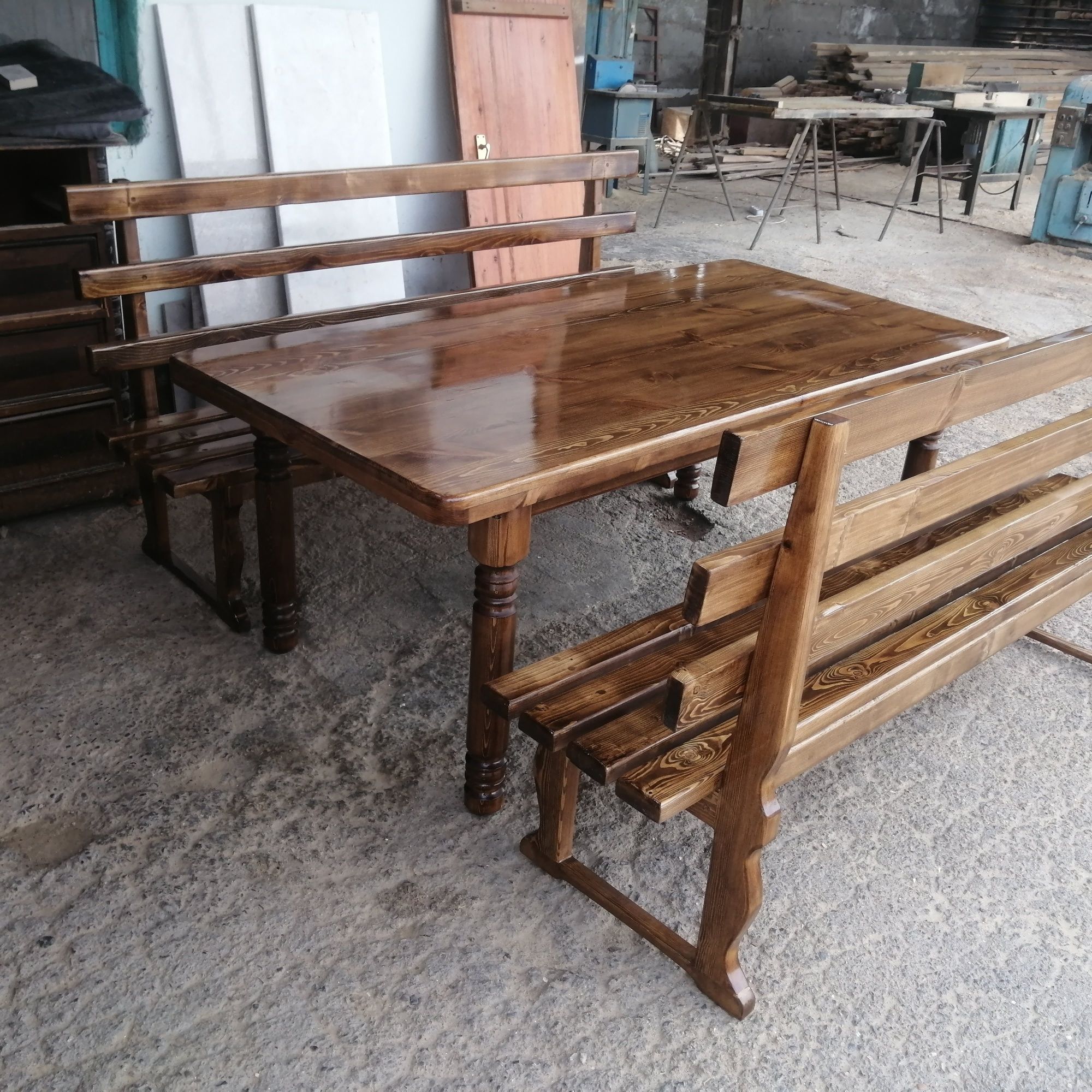 Продам столы кухонные и гостивык
