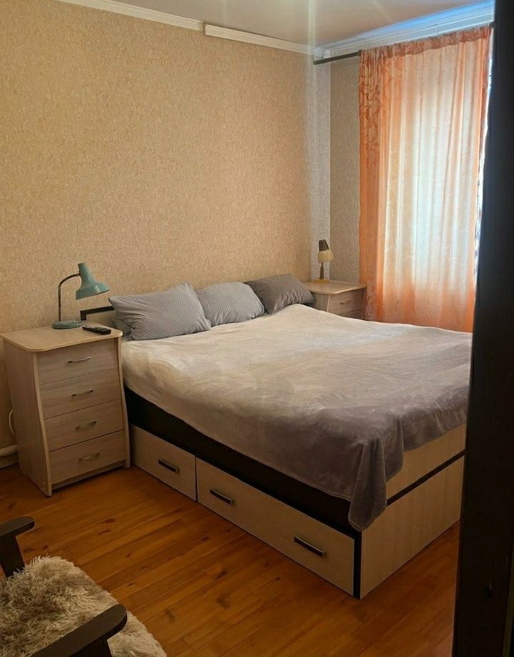 Сдам двух комнатная квартира район Школьник