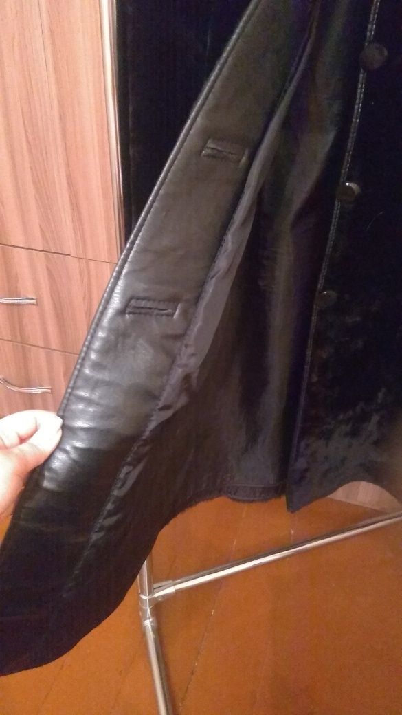 Шуба черная, мутон