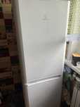 Продам холодильнк Indesit