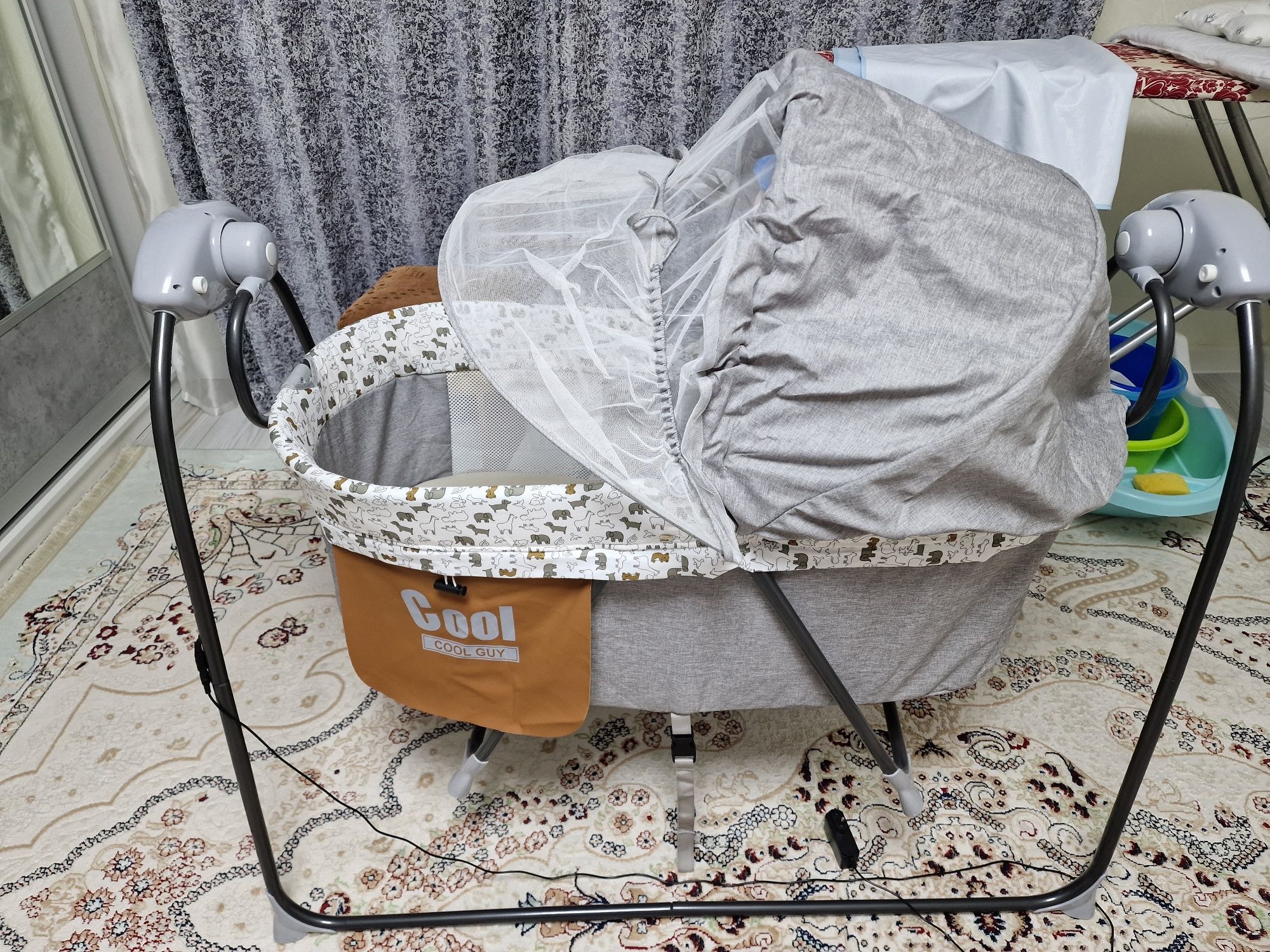 Продам детскую кровать качалку
