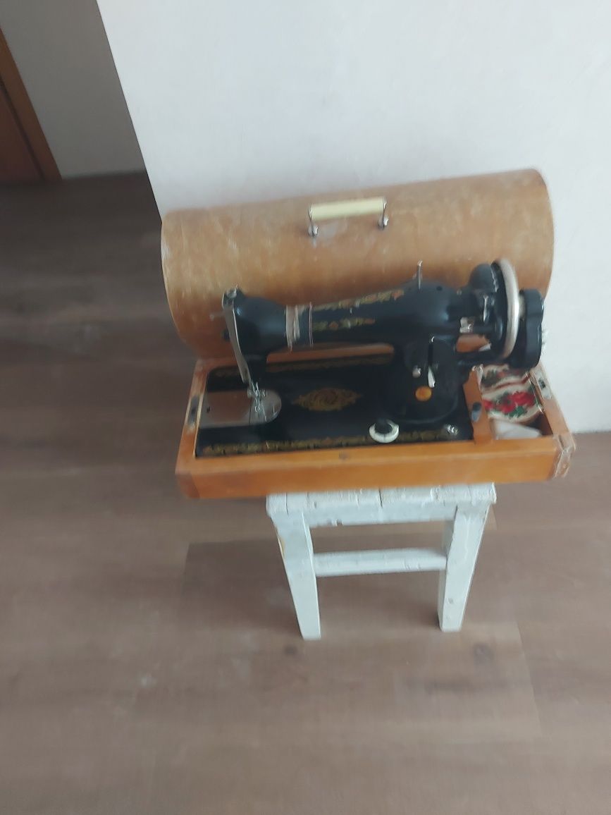 Продам  швейную машинку