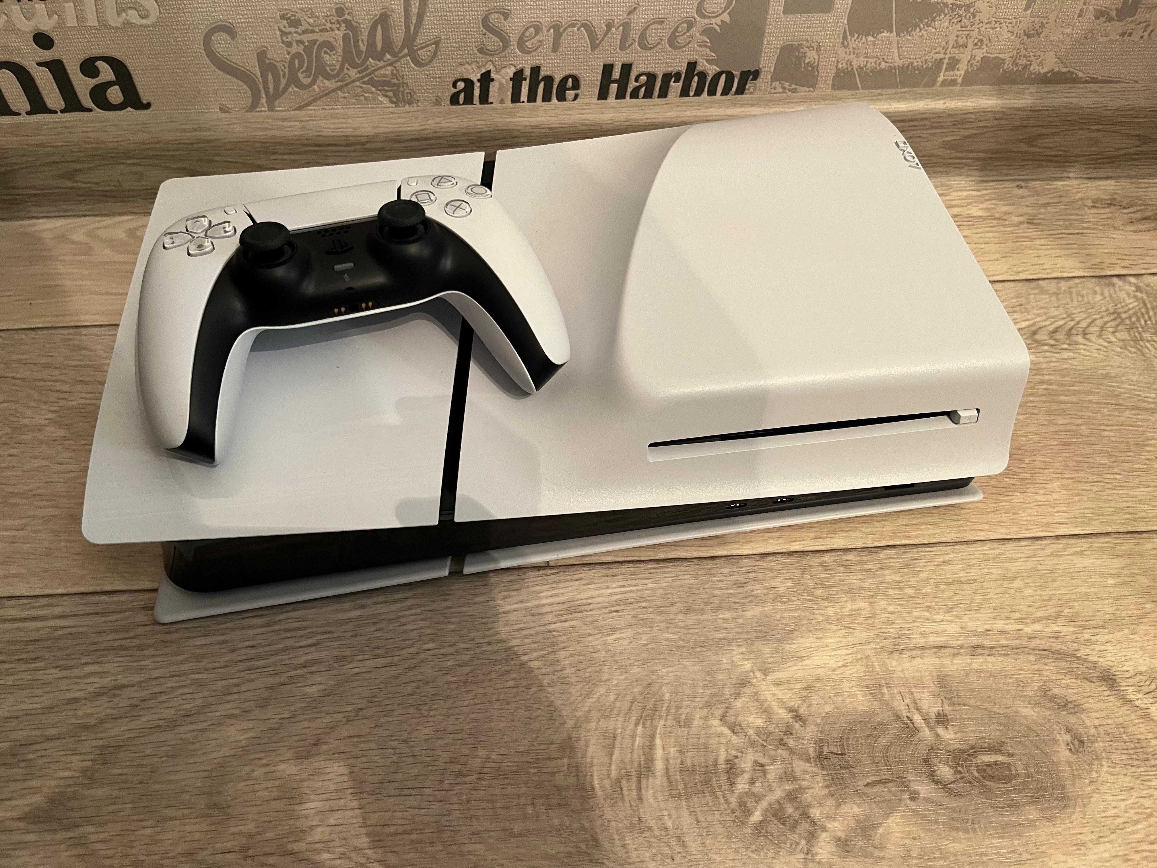 Продам  PlayStation 5 slim с дисководом 1tb в идеальном состоянии