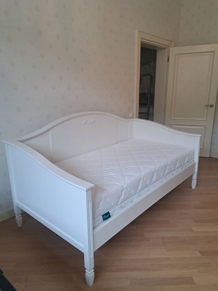 Кровать подростковая  1,90*95 см , белая  , с матрасом