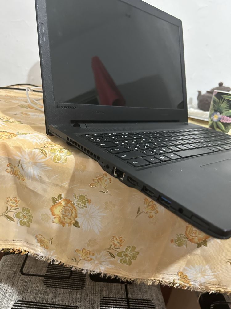 Lenovo Intel(R) Core(TM) i3-5005U CPU