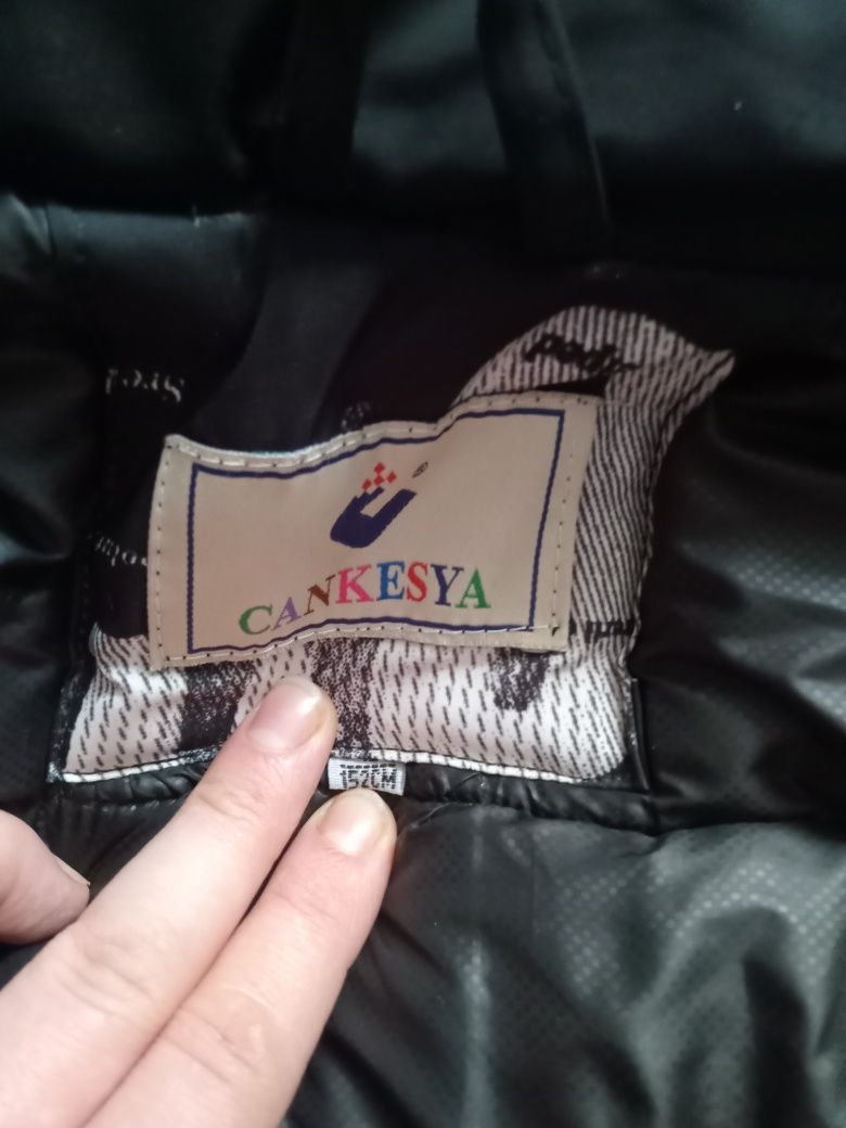 Продам детскую куртку