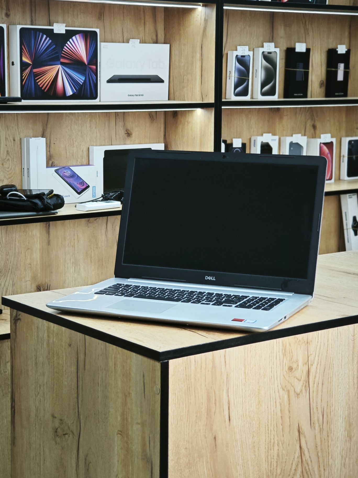Ноутбук Dell 17 | Core i7 | Radeon 530 | ОЗУ 8гб