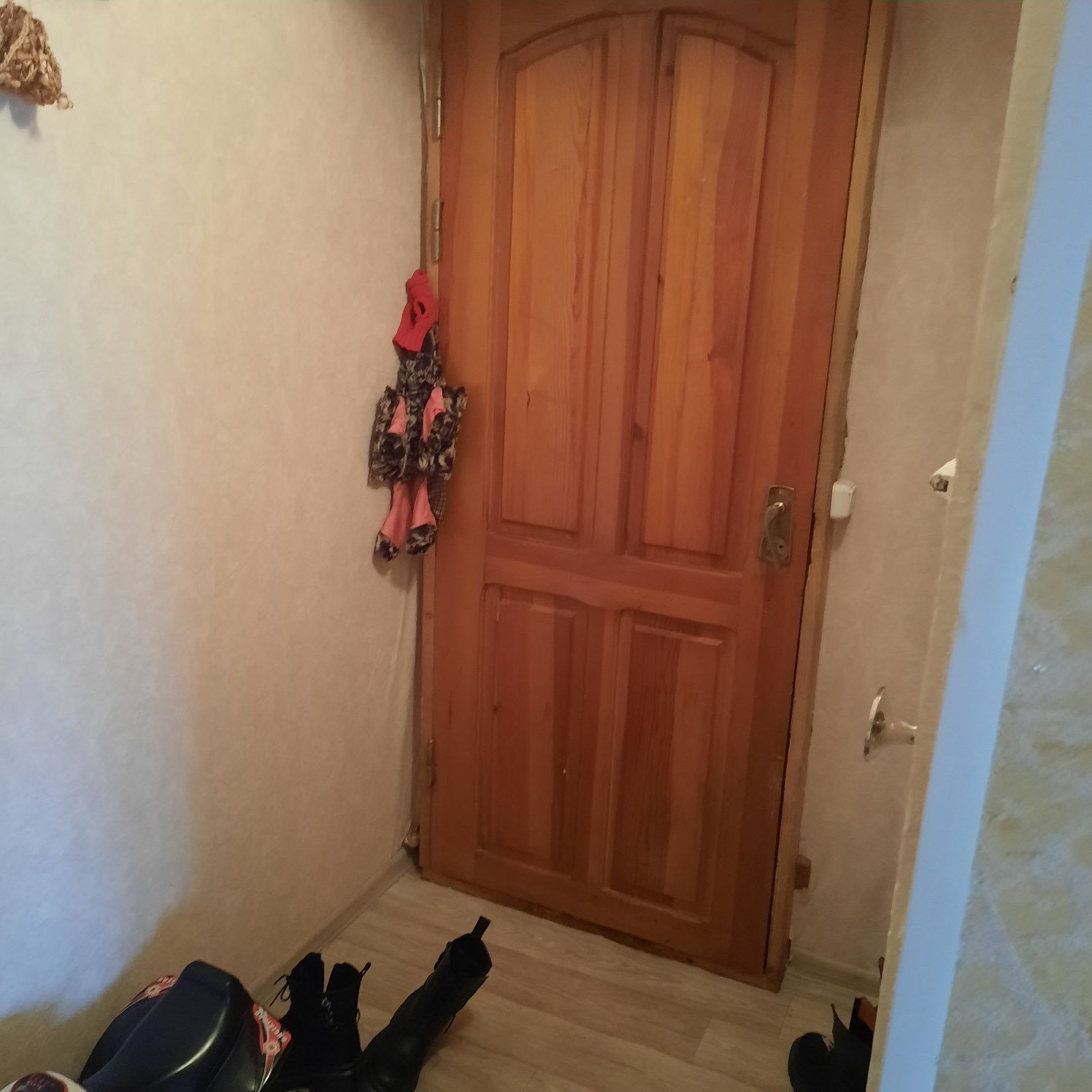 Обменяю однокомнатную квартиру на двухкомнатную с доплатой.