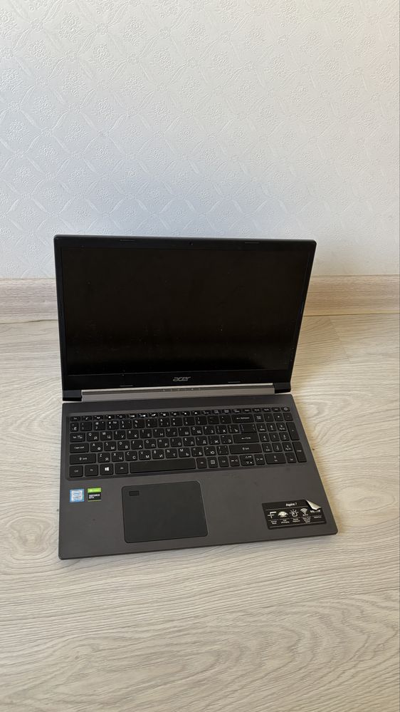 Продаю Acer aspire в отличном состояние в подарок дам клавиатуру и мыш