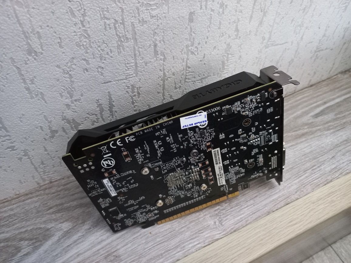 Продам видеокарту Gigabyte GeForce GTX 1050 3GB в идеальном состоянии!