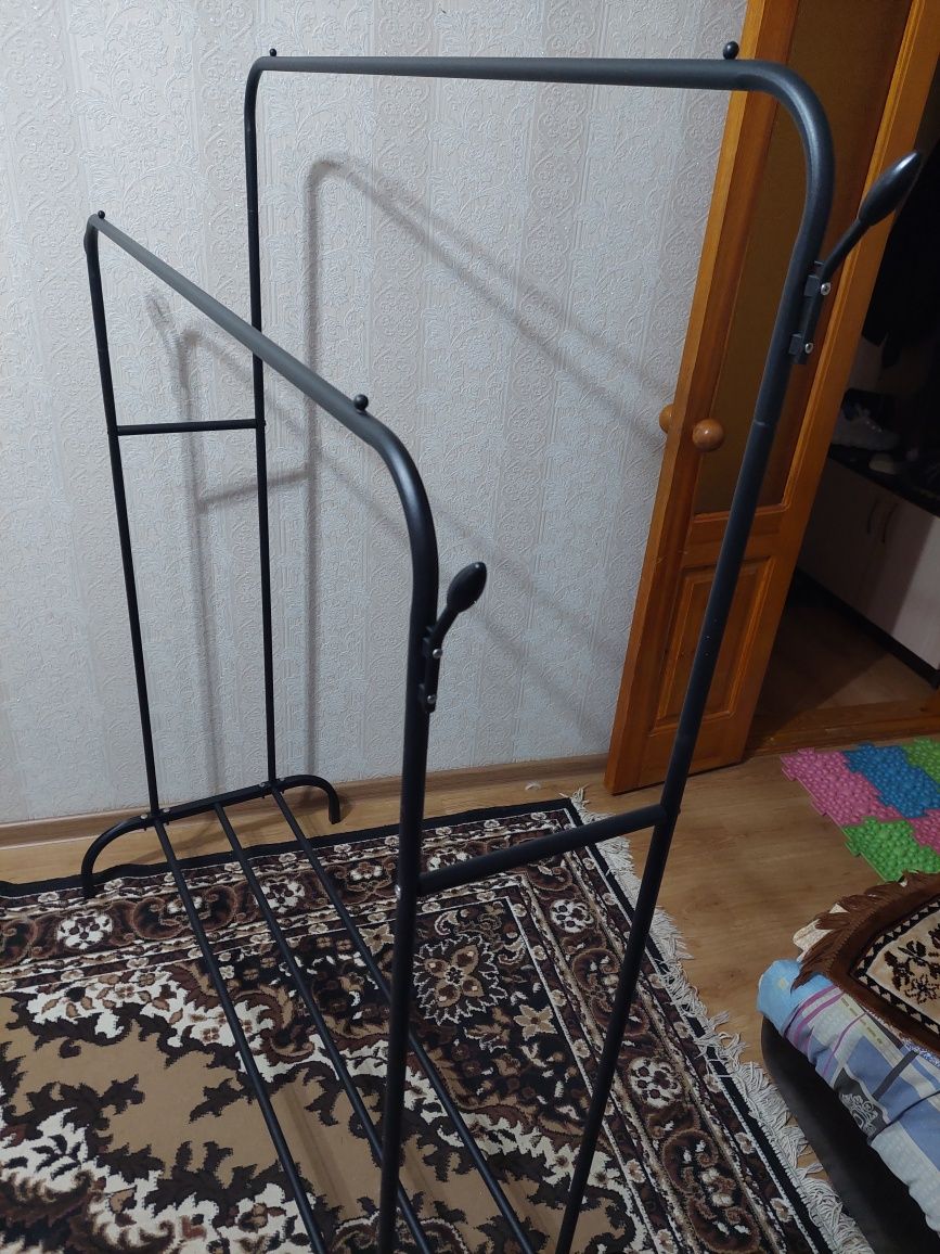 Продам  вешалку для верхней одежды