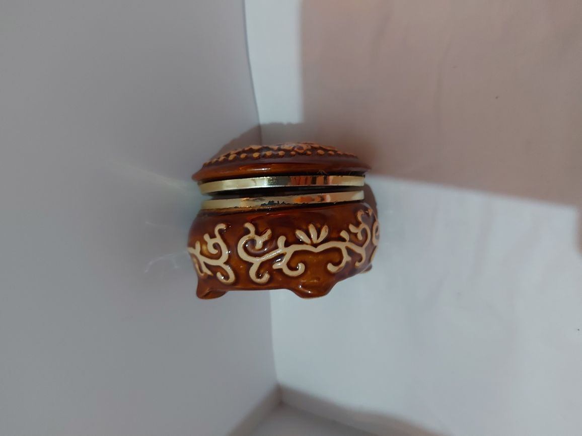Шкатулка маленькая.