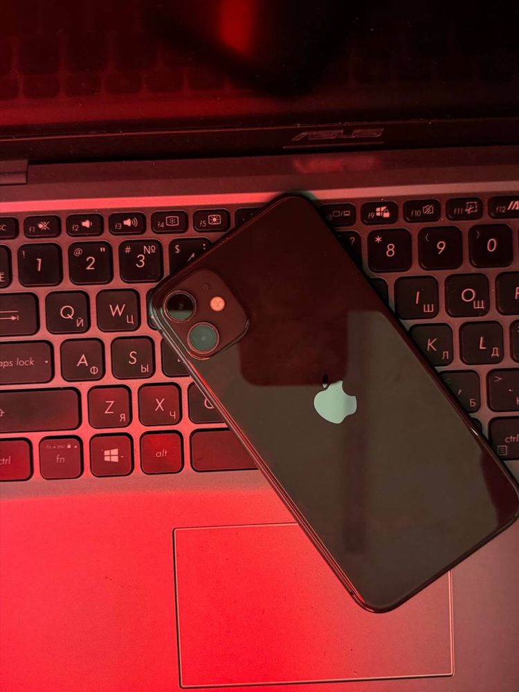 Iphone 11 ( меняный экран)