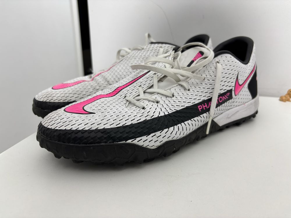 Продам Nike сороконожки размер 44 в отличном состояний