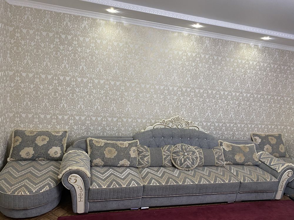 Продам диван  в хорошем сост 2 длина 5-6 м