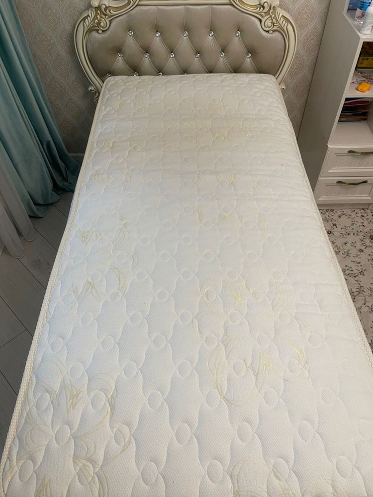 Продам Матрас размер 90х200см., высота 20см.