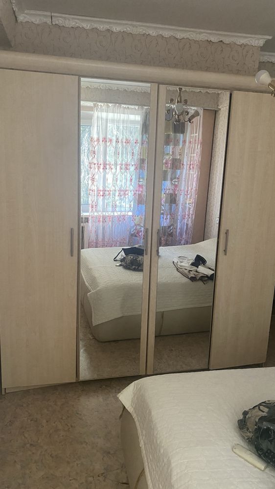 Продам двухспальный кровать со шкафом