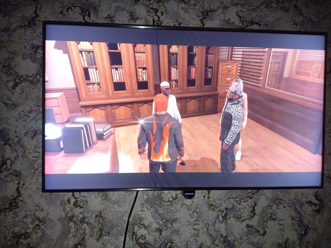 Samsung F7000AT смарт тв smart tv в хорошем состоянии
