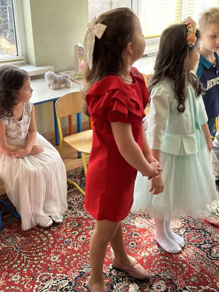 Красное платье на девочку