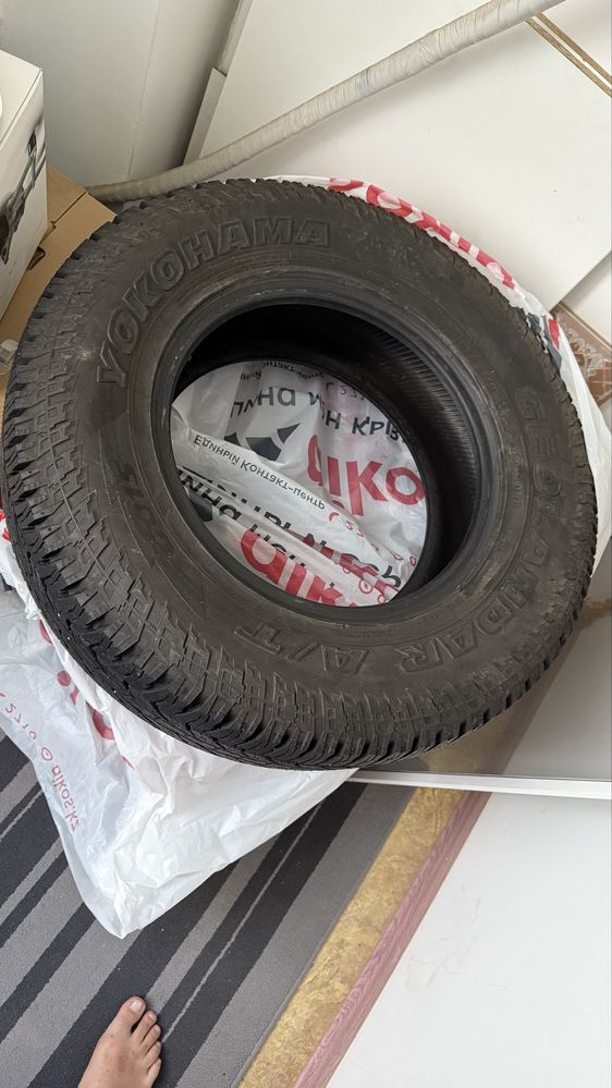 Продам 2 шины yokohama geolandar A/T , размер 245/70/16