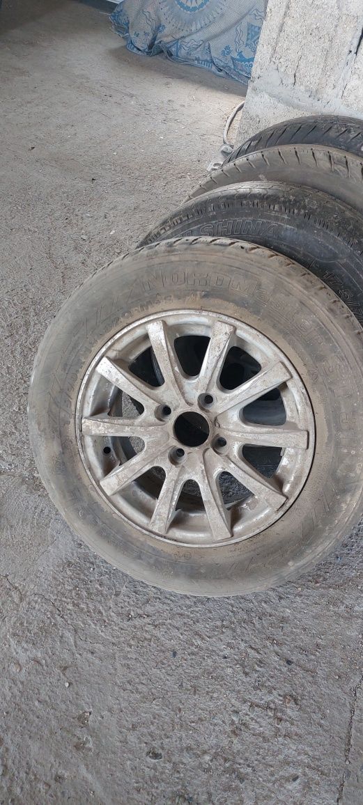 Продам б/у шины 175/70 R13 и титановые диски на 13