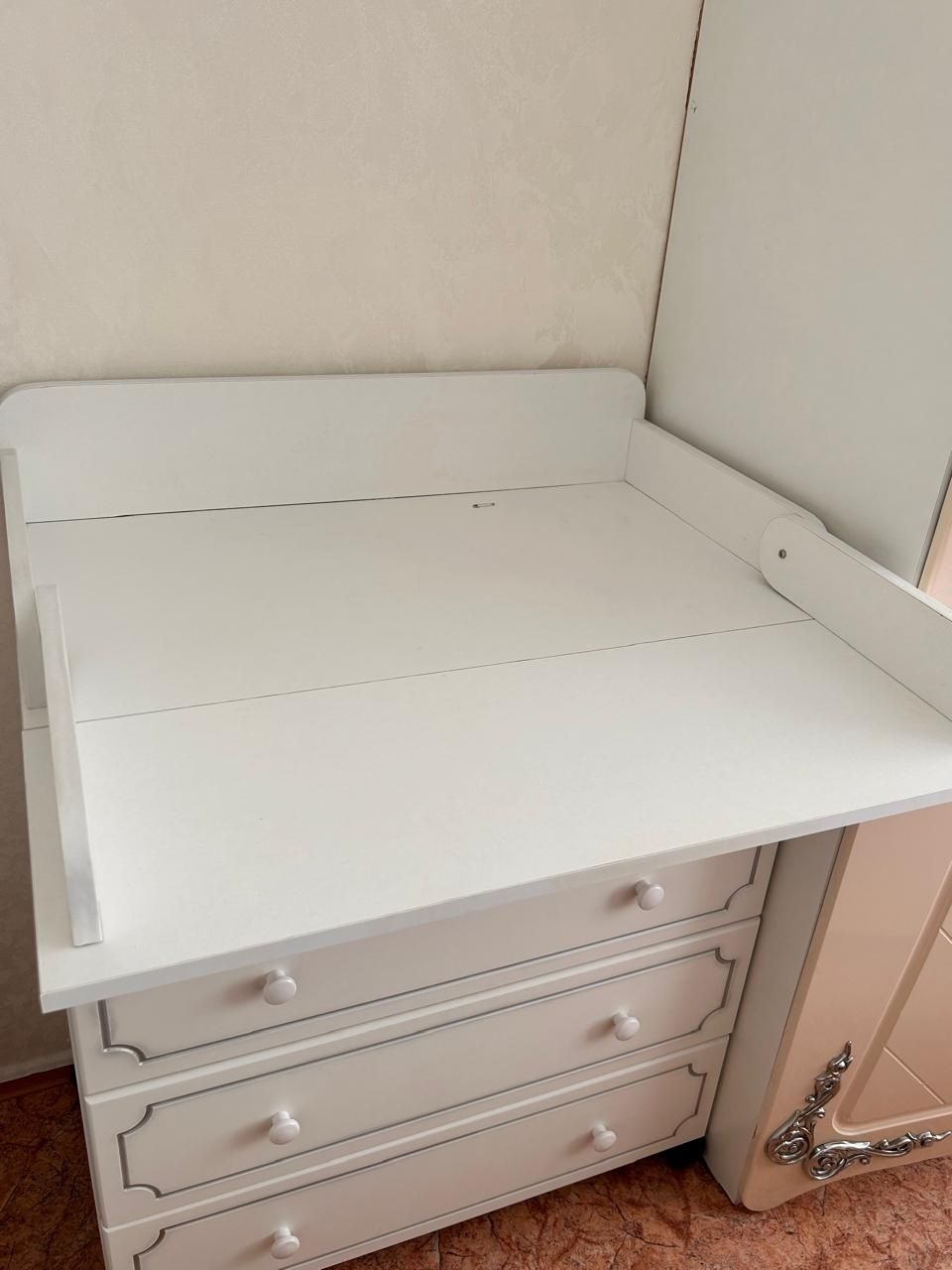 Продам детский кровать с комодом