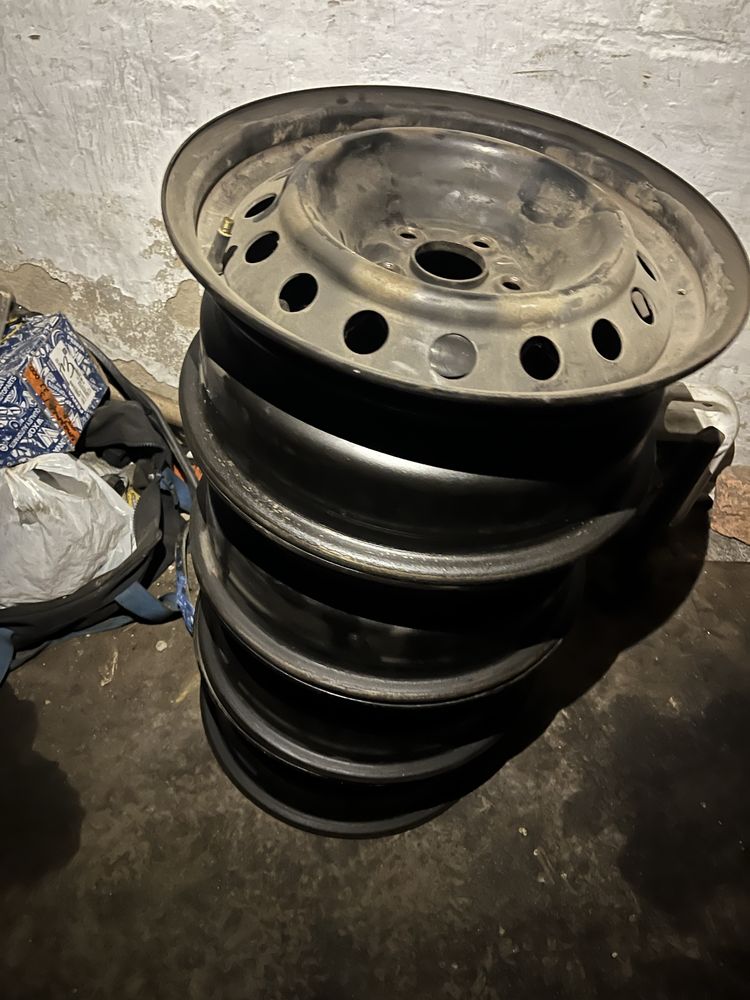 Диски от тойота R15 хорошом состояний