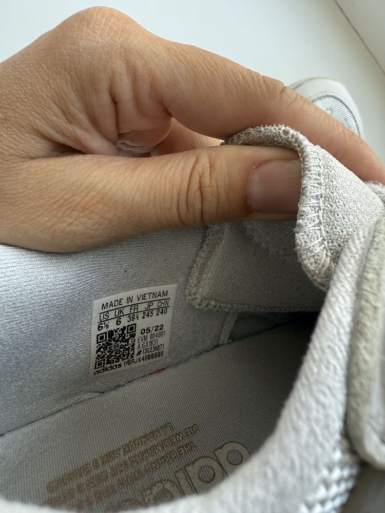 Кроссовки Adidas