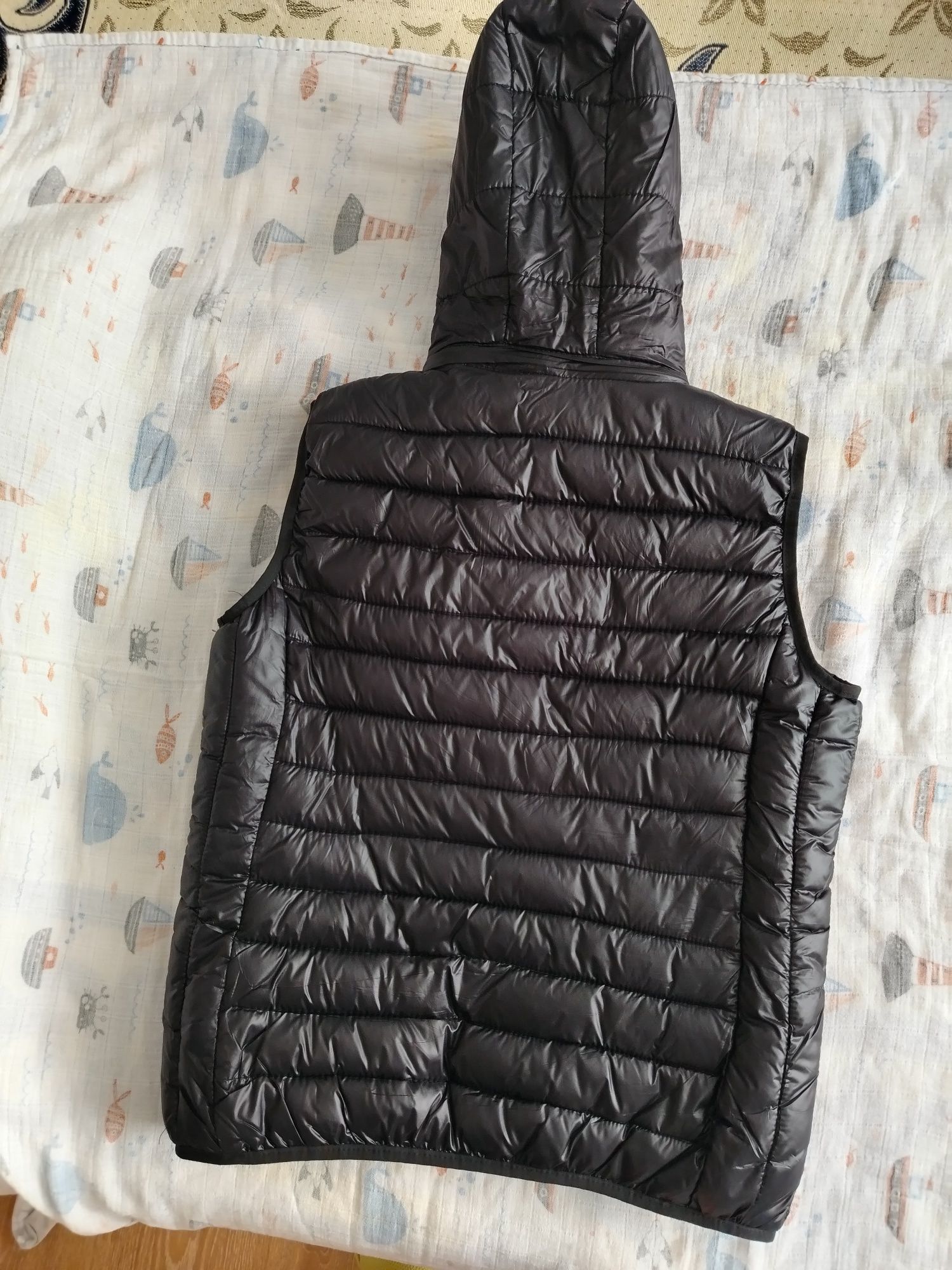 Продаю 2 жён.куртки (синяя,серая,безрукавка черн., три жён.джинс.брюки