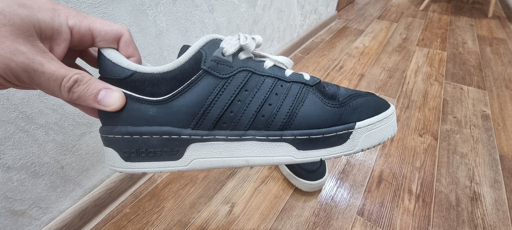 Продам кроссовки adidas (оригинал)