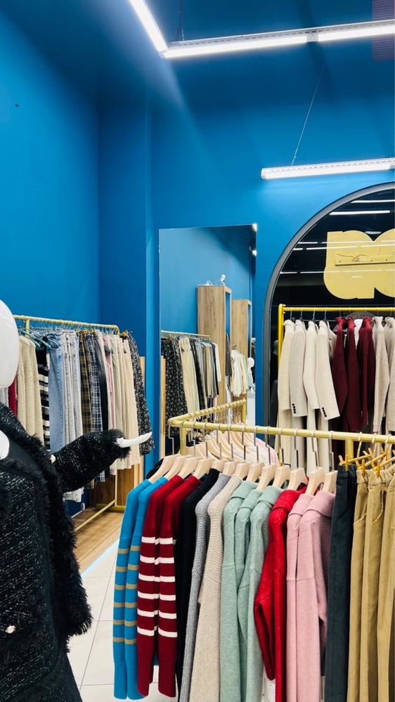 Продам все для магазина одежды
