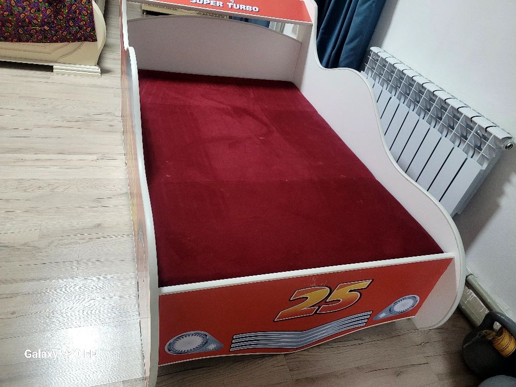 Кровать детский в хорошем состояний