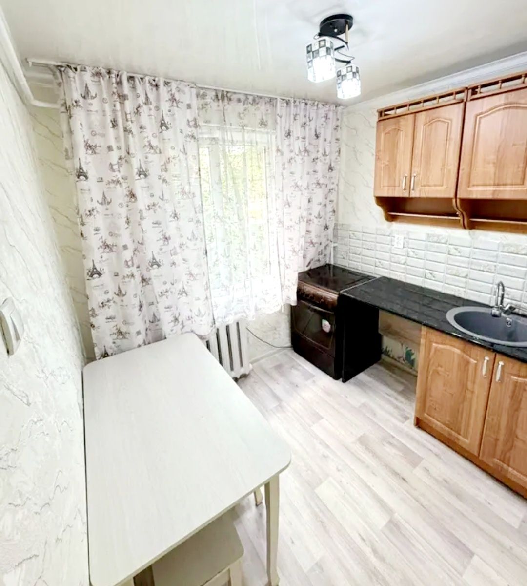 продам 1-ком. 31кв. 4мкр. 1-этаж