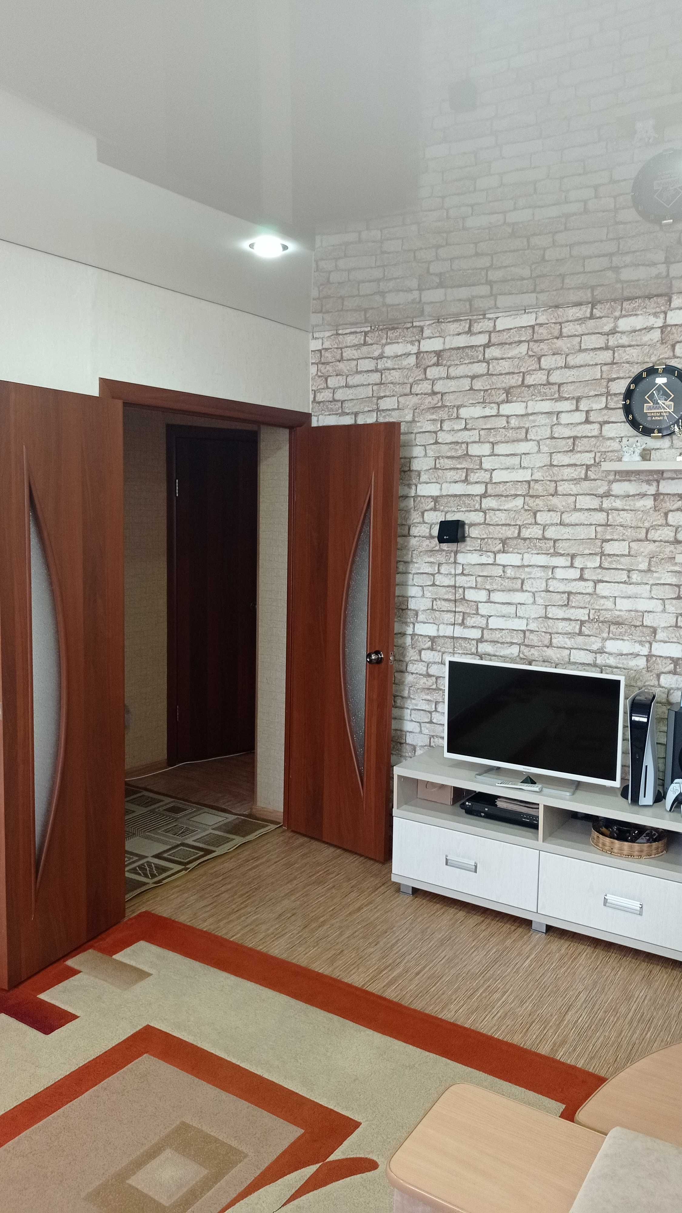 Продам 3 комнатную квартиру, улучшенной планировки в  19 мкр