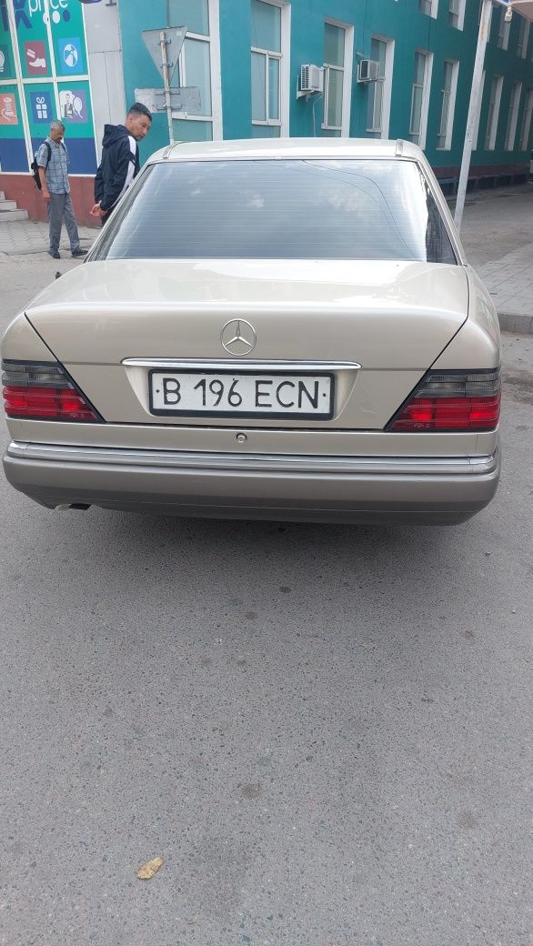 Мерседес Е класс.