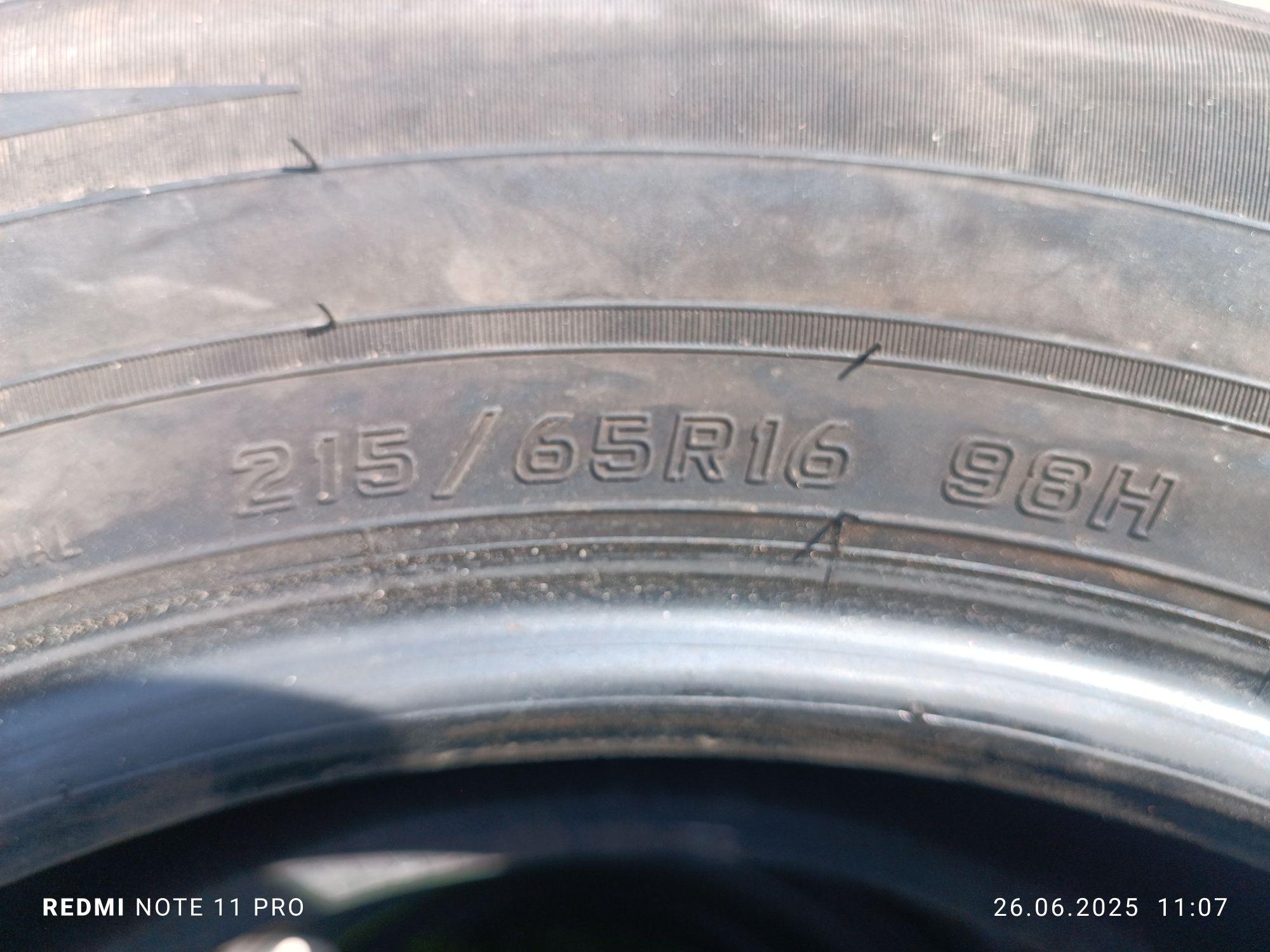 Продам комплект шин dunlop 215/65\16 в новом состоянии Япония