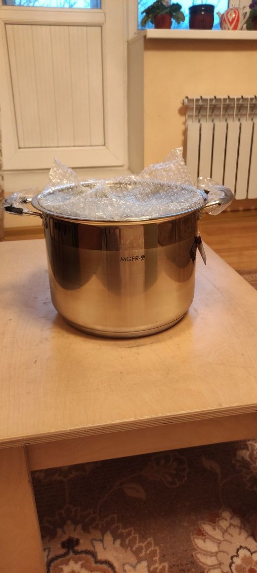 Продам кастрюлю 12 литров