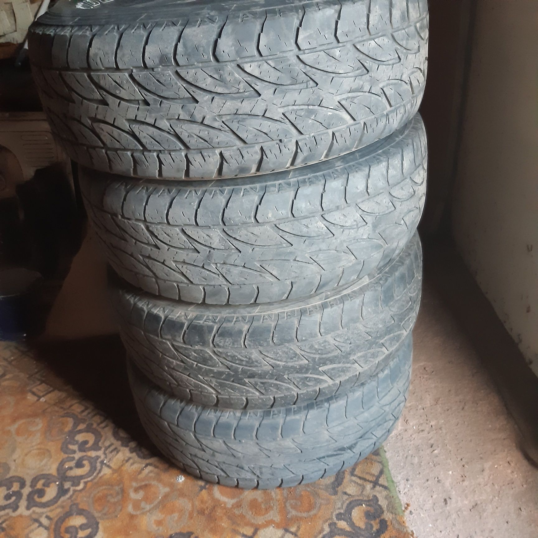 Продам резину 40000