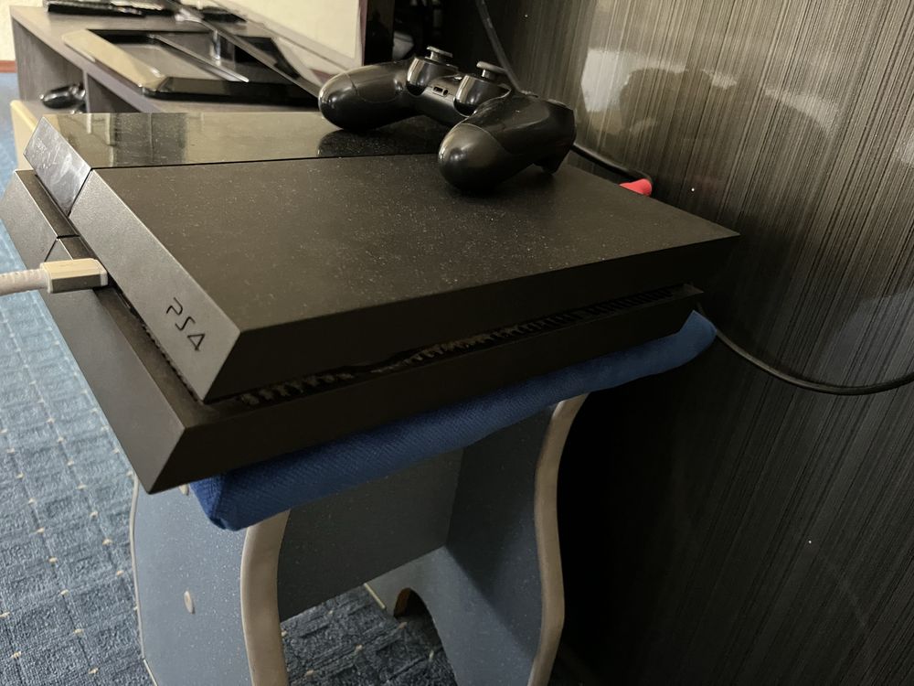 Ps 4 в отличном состоянии