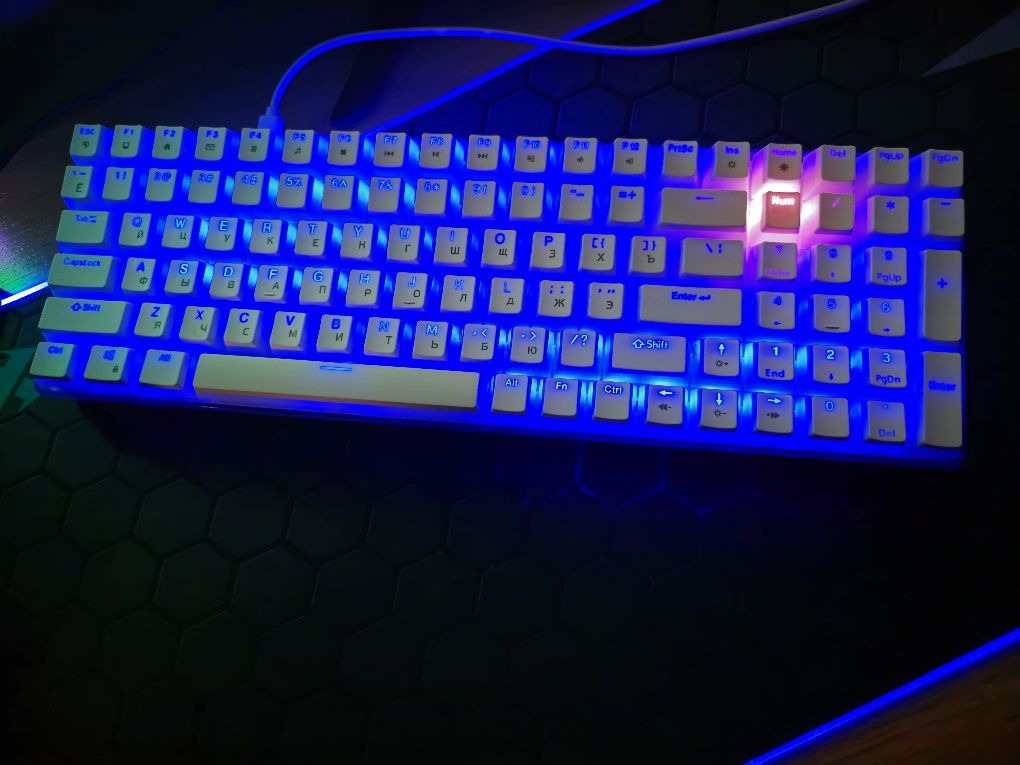Клавиатура Dexp Frost Embrace в хорошем состоянии
