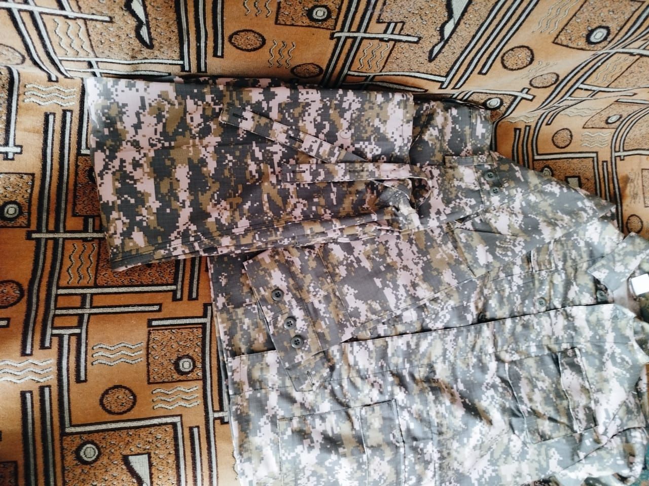 Рубашки, форма, бушлат, плащ