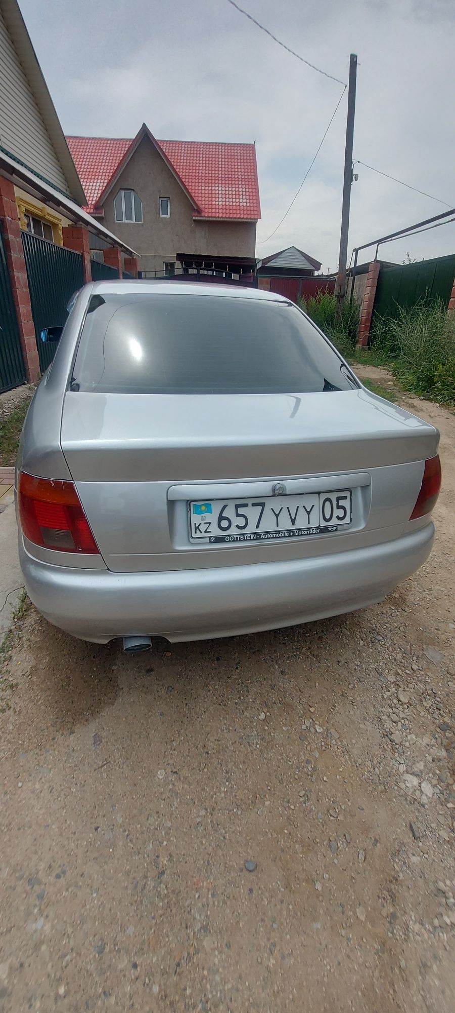 Ауди а4.. 95год.обьем1.8..