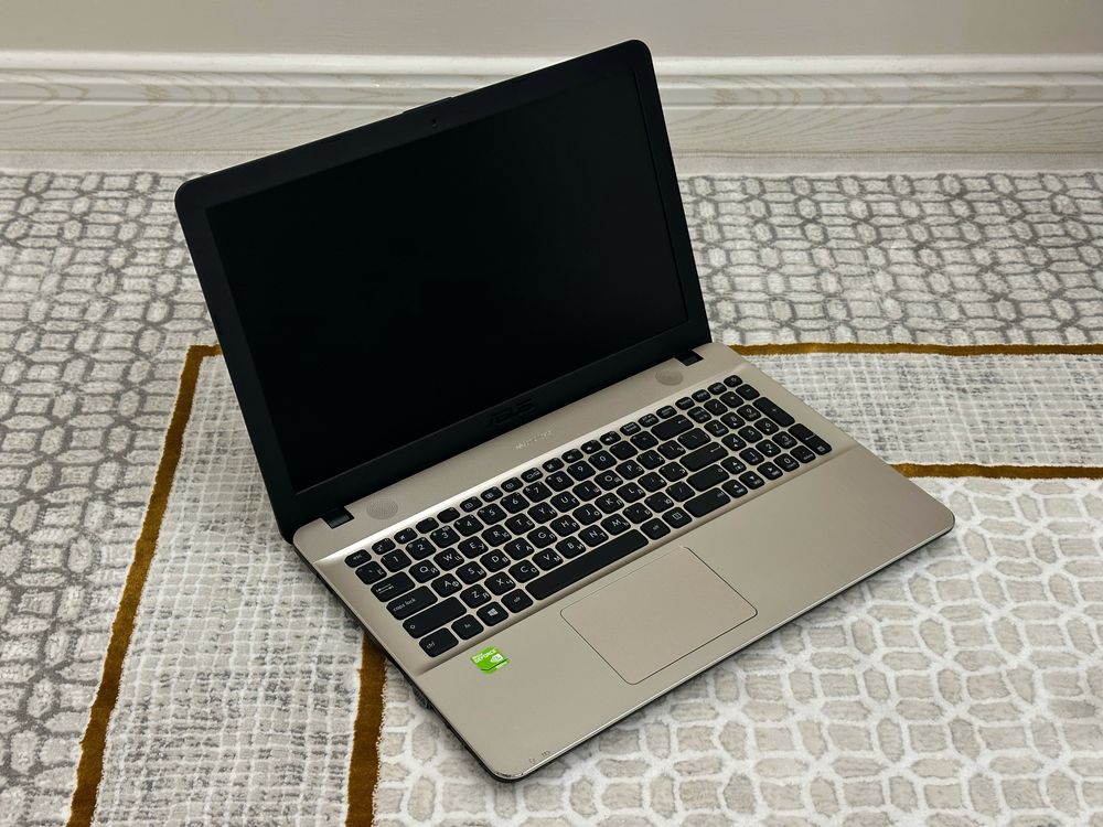 Ноутбук ASUS Vivobook i3 / SSD 256GB / GT 920M для работы и офиса!