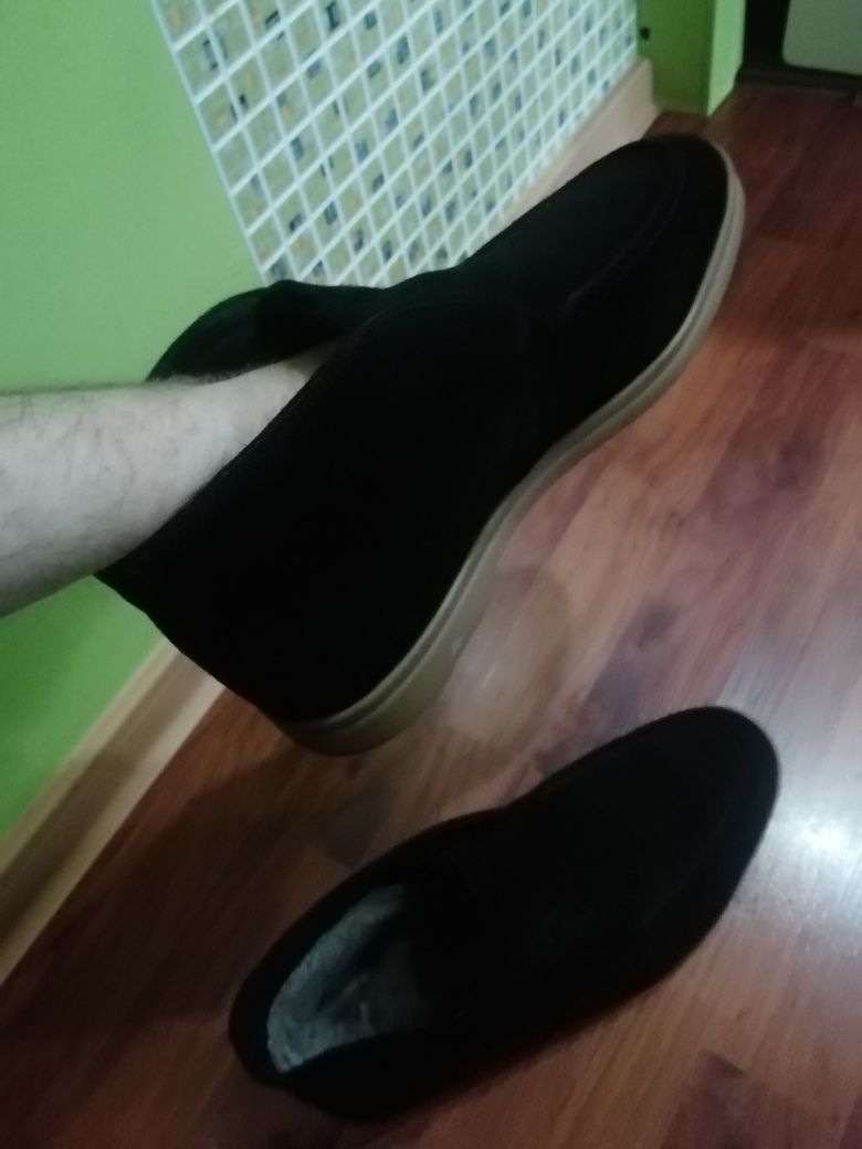Продам обувь зимнию