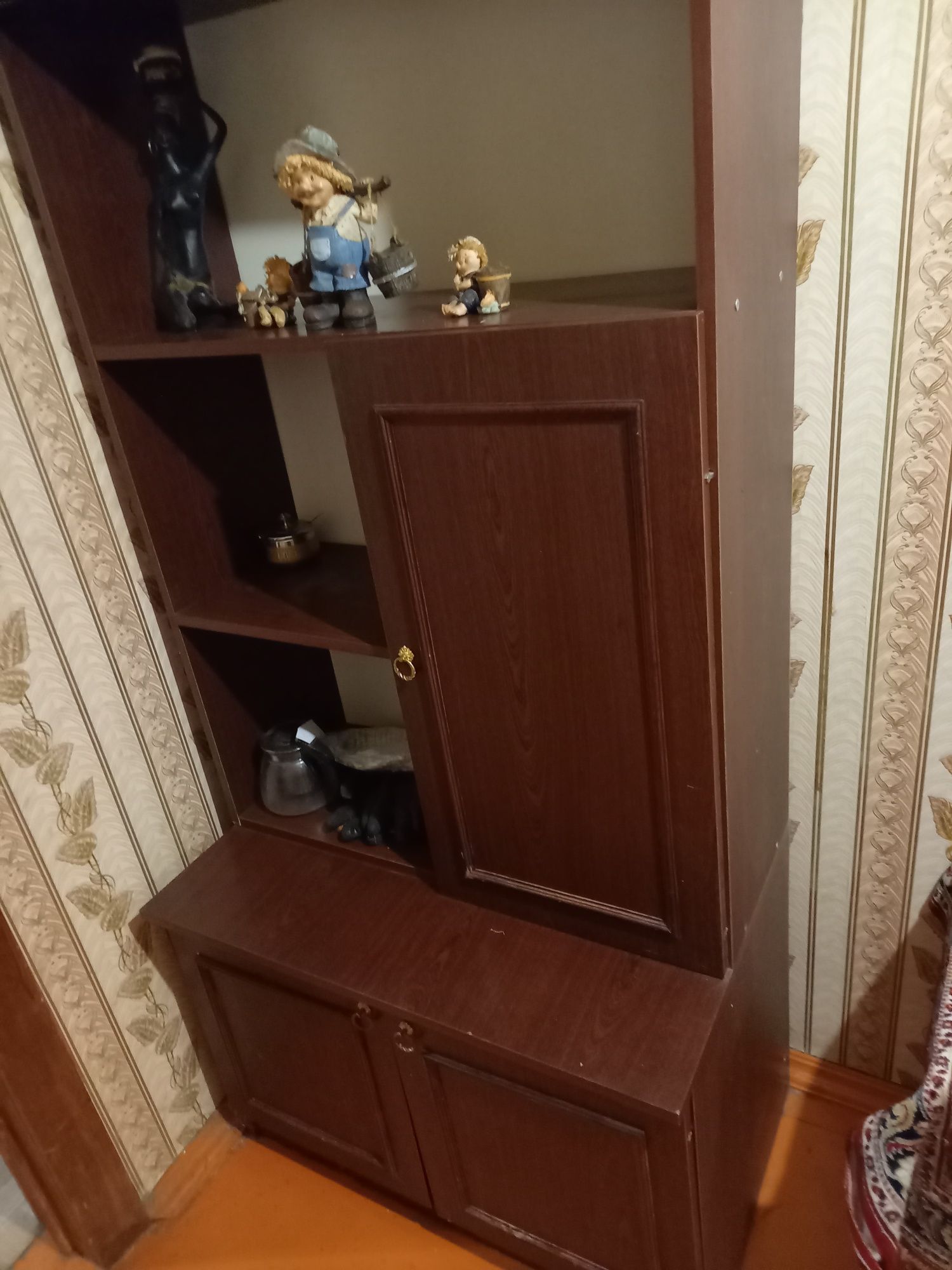 Книжные шкафы в прхожую
