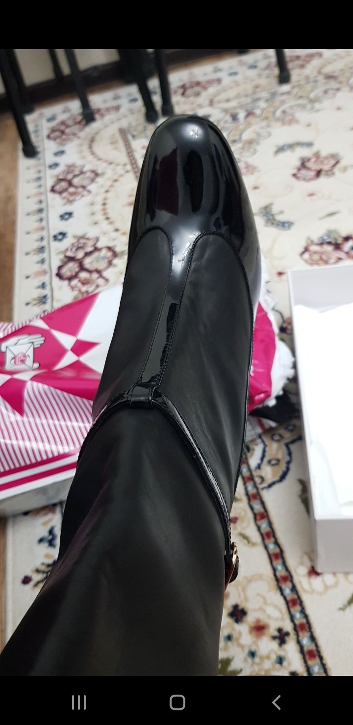 Срочно продам новые брендовые  сапоги "Valentino "!осенние!