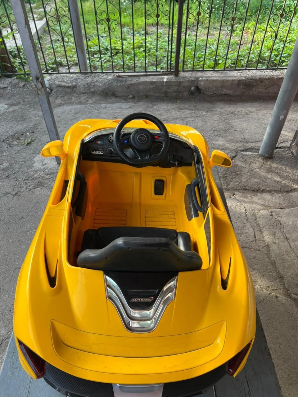 Продам детскую машину McLaren